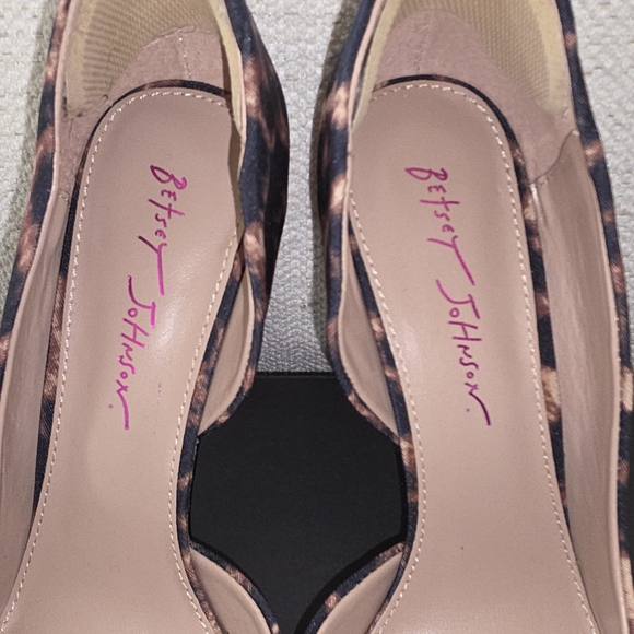 Betsey Johnson Leopard Print Heels with Black Bow and Red Stiletto - Picture 5 of 6